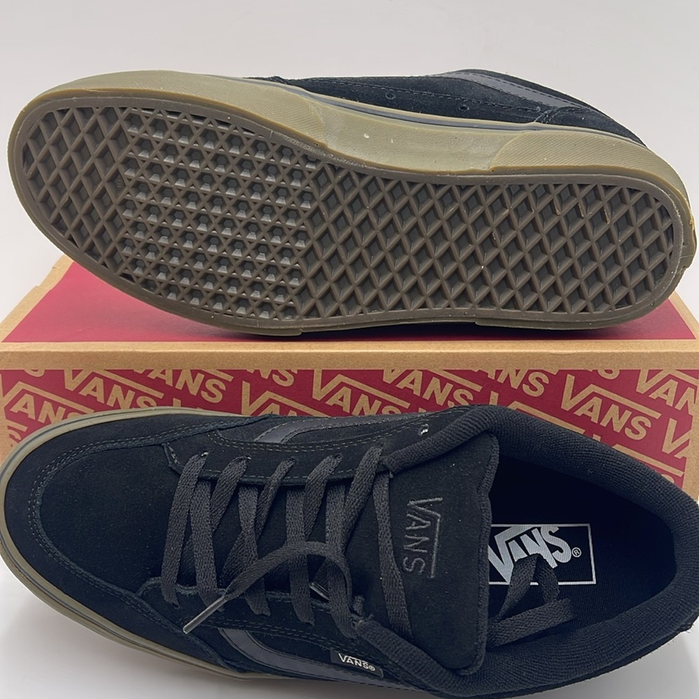 Vans Women’s Bearcat
Black/Dark Gum
VN000DT239L
Sneakers - Picture 4 of 16